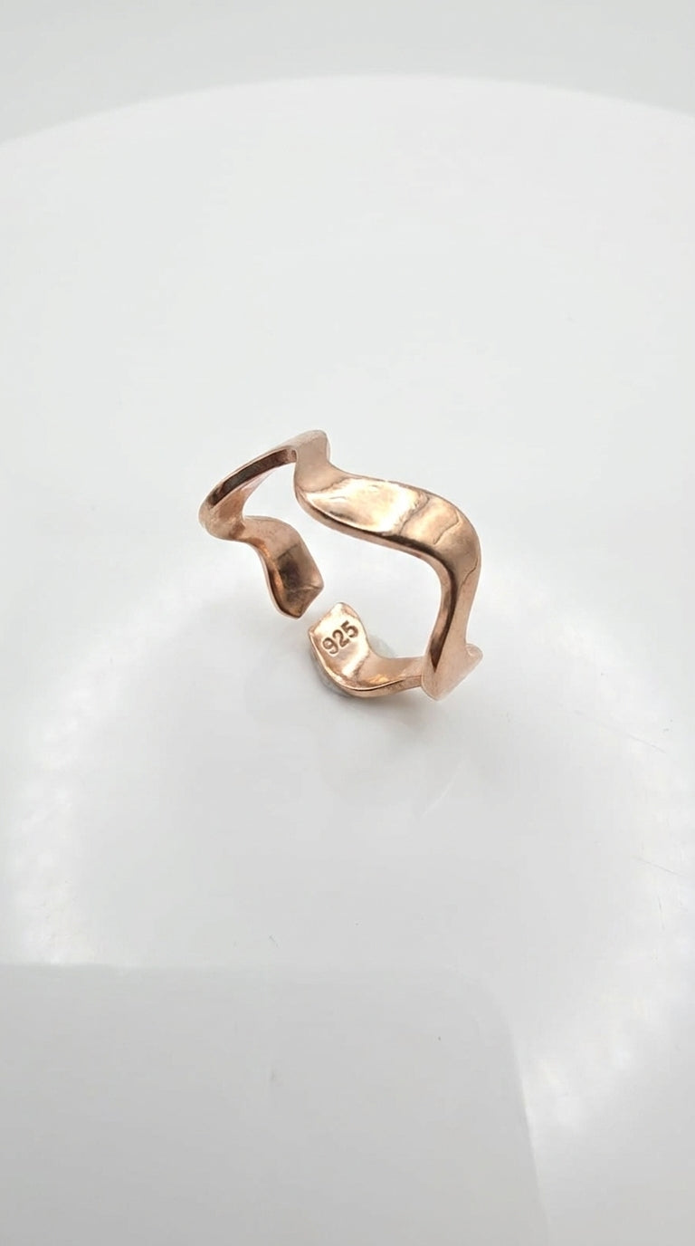 Fluid Aura Wave Ring