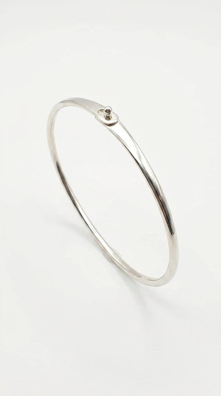 Linear Essential Silver Bangle