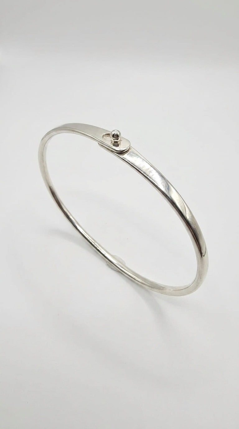 Linear Essential Silver Bangle