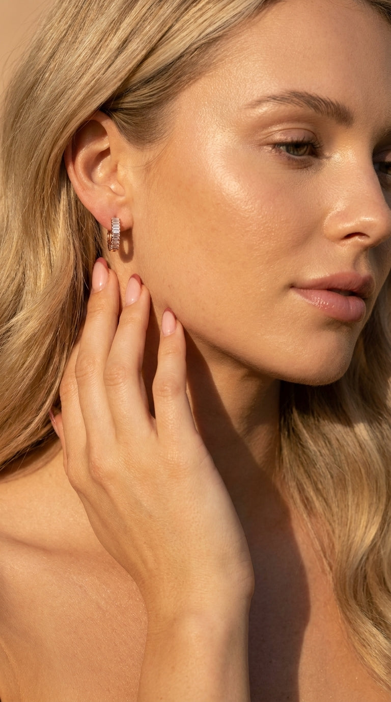 Baguette Aura Huggie Hoops